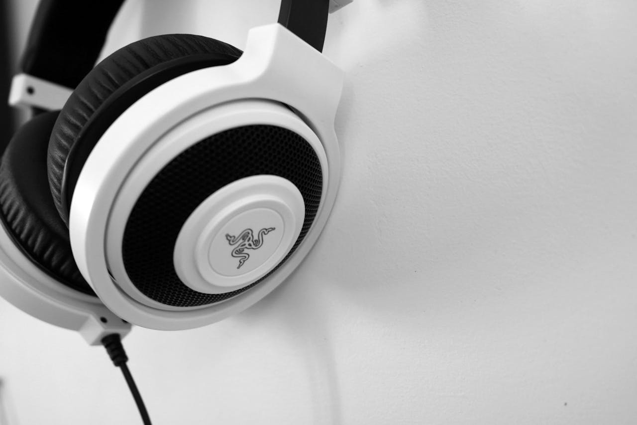 services-01 Close-up view of sleek white headphones against a minimalist background, perfect for technology enthusiasts.